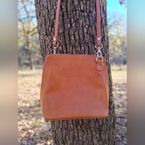 Elegant Tan Leather Crossbody Bag